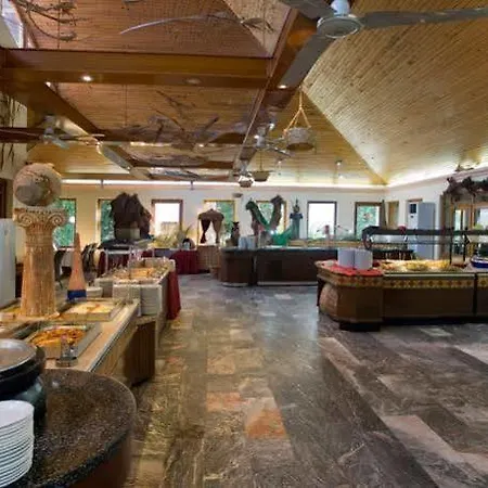 Hotel Larissa Park 3*