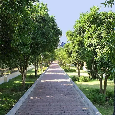 Hotel Larissa Park 3*