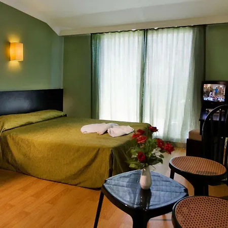 Larissa Park 3*