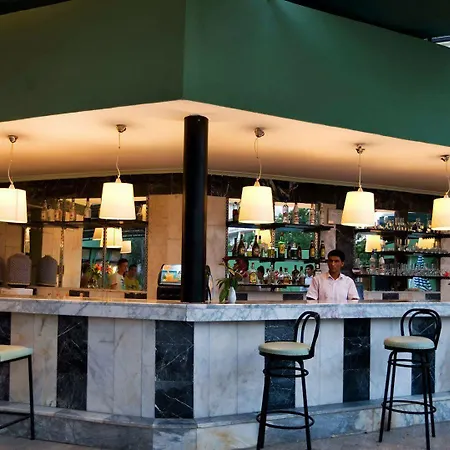 Hotel Larissa Park 3*